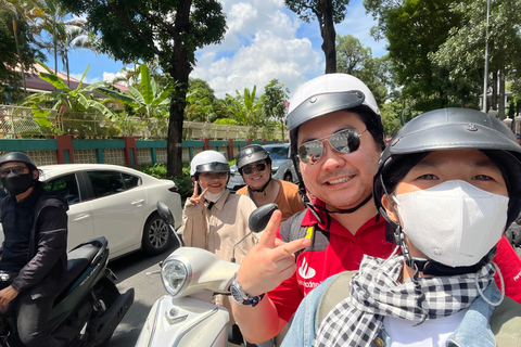 Private abenteuerliche Saigon Geschichte _ Sightseeing mit EinheimischenPrivate abenteuerliche Saigon Geschichte _ Sightseeing mit dem Scooter