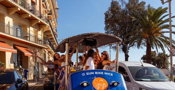 Nice: Giant Party Bike – Music – Microphones for Singing – 6 Drinks Included