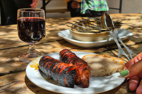 Tour gastronómico em pequenos grupos em Lisboa: coma e beba como um localTour gastronómico com guia inglês