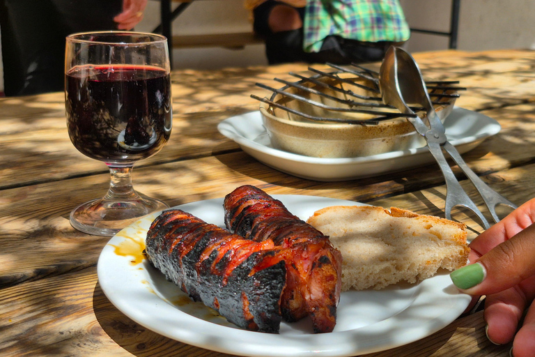 Tour gastronómico em pequenos grupos em Lisboa: coma e beba como um localTour gastronómico com guia inglês