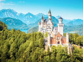 From Munich: Premium Neuschwanstein Castle & Linderhof Tour