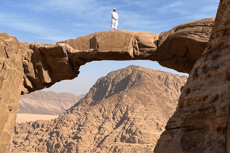 Wadi Rum : Randonnée et ascension du mont Burdah + déjeuner traditionnel