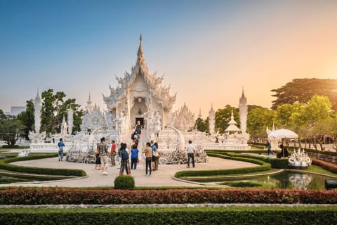 Chiang Mai: Chiang Rai White Temple, Blue and Red Temple Tour - Image 2