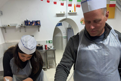 Neapol: lekcja gotowania makaronu i tiramisu z lokalnym szefem kuchni