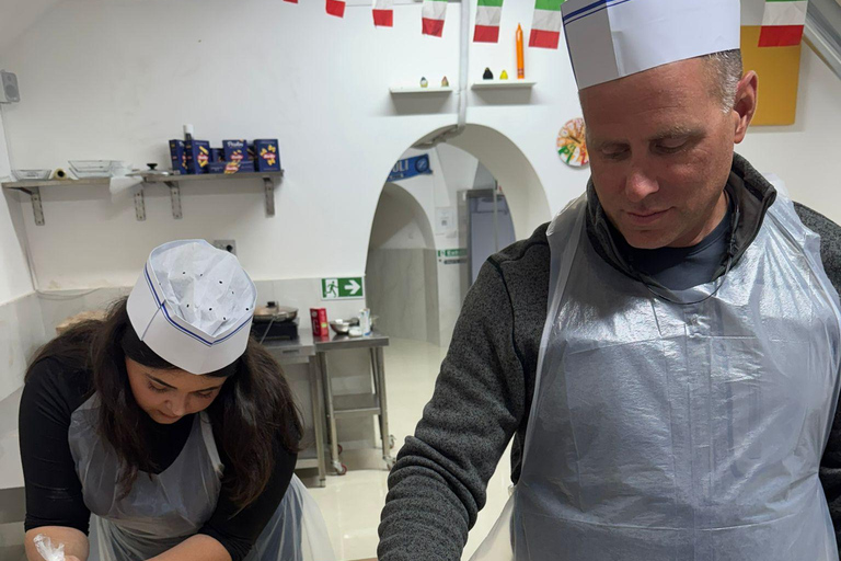 Neapol: lekcja gotowania makaronu i tiramisu z lokalnym szefem kuchni