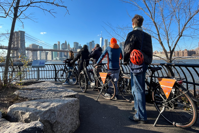 Broadway Bike Tour with Authentic Dutch Bikes! Tour in French on a Ebike