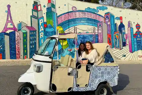 Lisbon: Tuk Tuk with hotel pick up and the best of old city