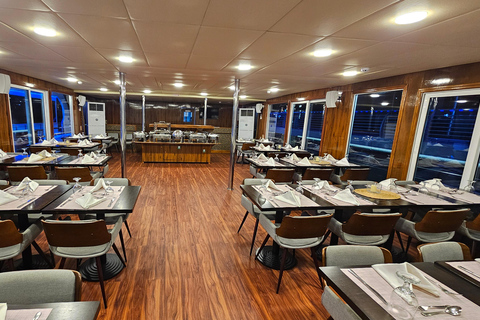 Dubai: Marina Premium Dinner Cruise with Unlimited Drinks Upper Deck without transfers