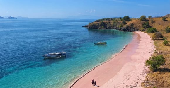 Private Boat Tour to Pink Beach and Gili Petelu with Snorkeling