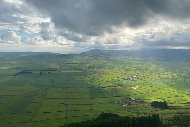 Excursão de meio dia à Ilha Terceira: Baías Encantadas com degustaçãoProgramação de inverno