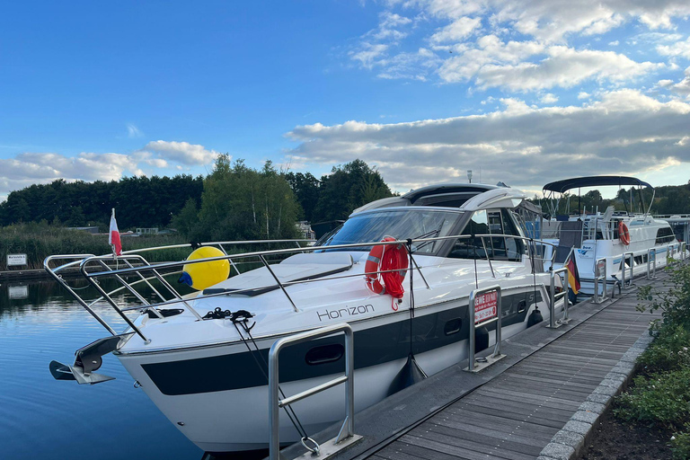 Waren (Müritz): Fun Cruise motor yacht with skipper - 8 hours