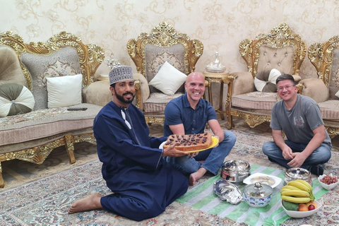 Omani Hospitality: Authentic Family Dinner Experience