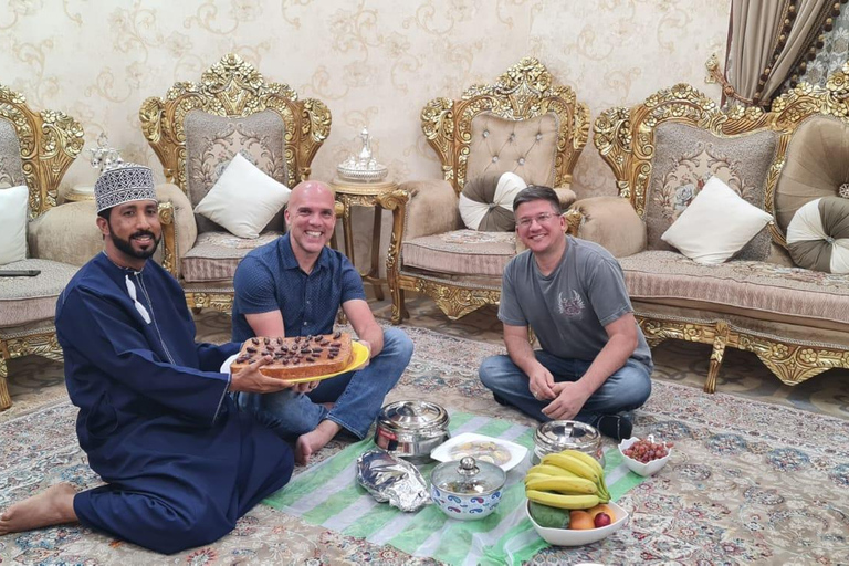 Omani Hospitality: Authentic Family Dinner Experience