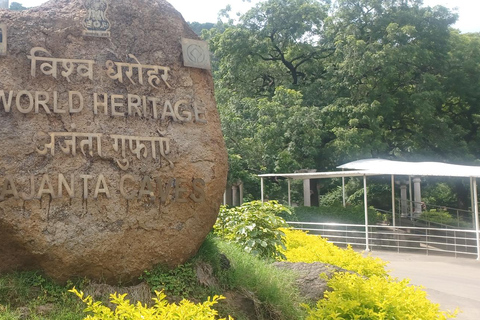 Descobre os segredos de Ajanta O Mini Taj de Aurangabad: uma viagem de 1 dia.Tour particular com carro A/C, guia multilíngue, ingressos