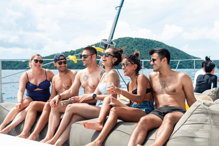 Phuket: Passeio de catamarã e almoço nas ilhas Coral, Racha e Maiton