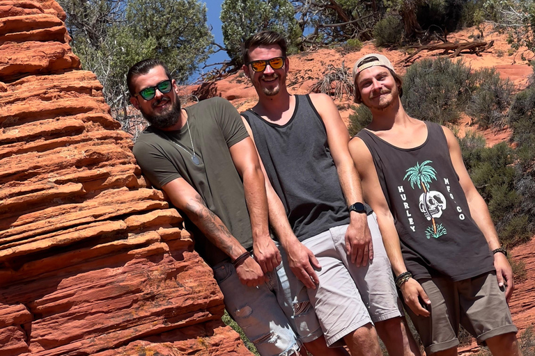 From Kanab: 3-Hour Peek-a-Boo Slot Canyon Hiking/Photo Tour
