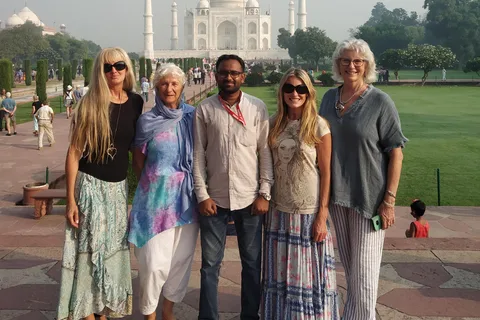 All Inclusive Taj Mahal Day Trip by Fastest Train From Delhi