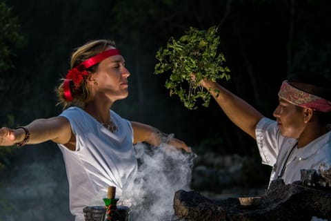 Cancún: Authentic Maya Night, Temazcal & Cenote