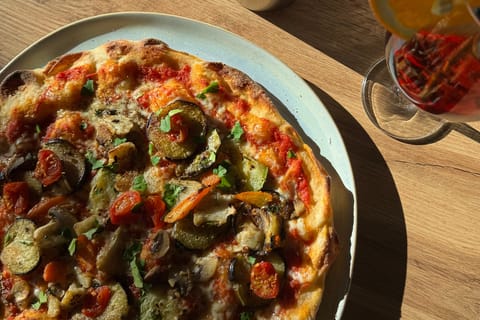 Munich: Pilates class with pizza evening to meet people