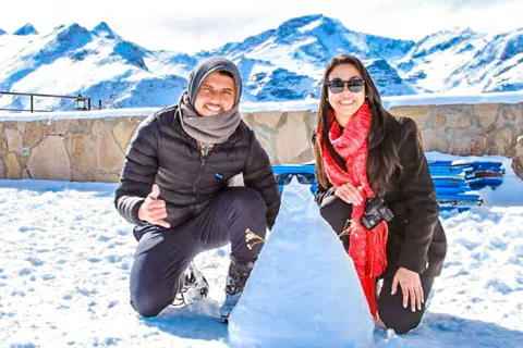 Santiago: Gita di un giorno alla stazione sciistica Valle Nevado 2025 con lezioni