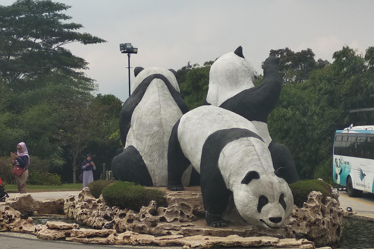 Jakarta : Taman Safari, Pandapaleis en Waterval