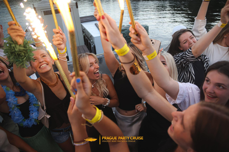 Prag: Silvester-VIP-Boat-Party + EPIC ClubPrag: VIP-Silvesterparty auf einem Boot + EPIC Club