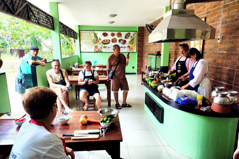 Pattaya: Thai Cooking Class with Botanical Garden Tour