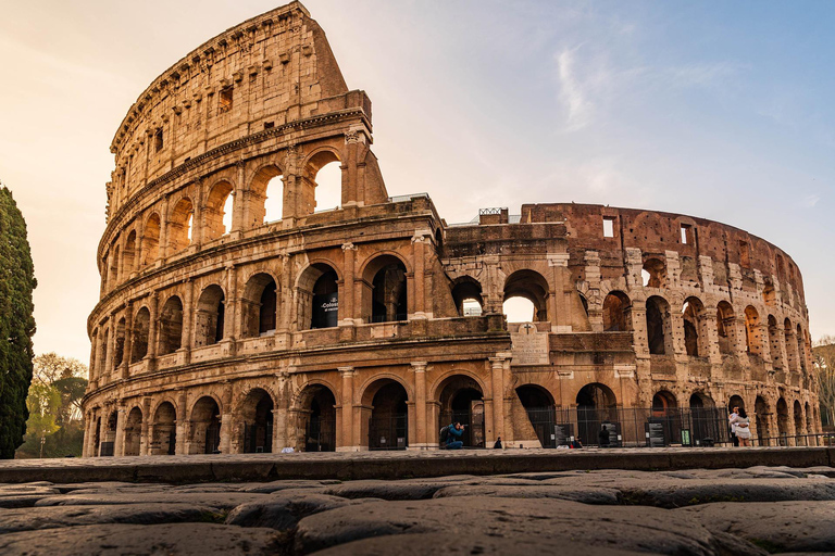 Rome: Colosseum Guided Tour with Roman Forum Entry