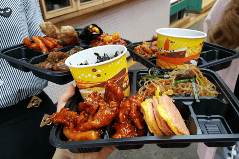 Gyeongbok-gung and Seochon walking tour with coin lunchbox Gyeongbok-gung & Seochon Walking Tour (Hanbok Experience)