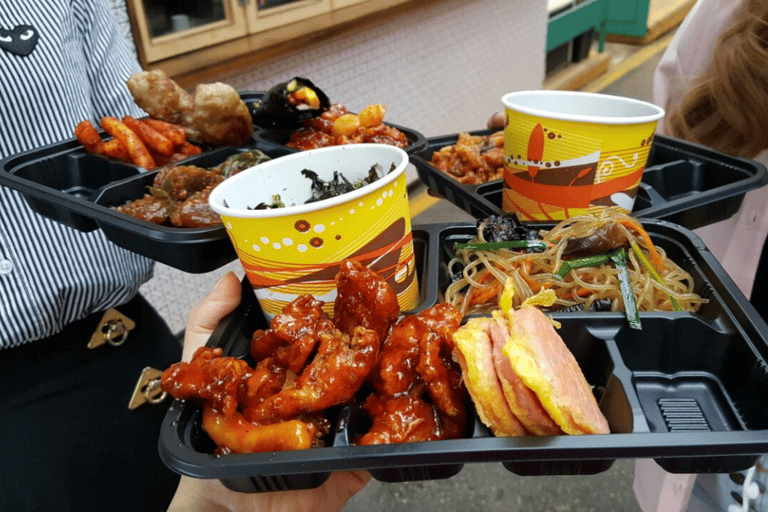 Gyeongbok-gung and Seochon walking tour with coin lunchbox Gyeongbok-gung & Seochon Walking Tour (Hanbok Experience)