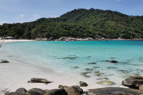 Phuket: Racha en Banana Beach per speedboot met lunch