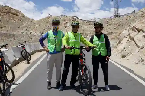 Leh: Electric Cycle Tour with Leh Old Town Heritage Walk