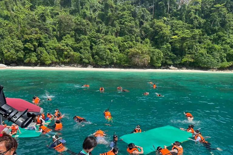 Phuket: Phi Phi Islands Yacht Cruise with Thai Longtail Boat FD1 Phi Phi Tour – Excluding National Park Fee