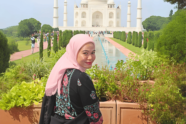 Agra : Visite du Taj Mahal et du Fort d&#039;Agra avec transfertVoiture avec chauffeur+ Guide privé+ Entrée des monuments+ Déjeuner