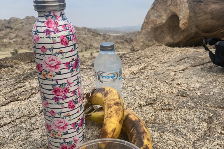 Jeddah: wandeltocht met gids door de Maanberg met snacksJeddah: wandeltocht met gids door de Moon Mountains, inclusief snacks