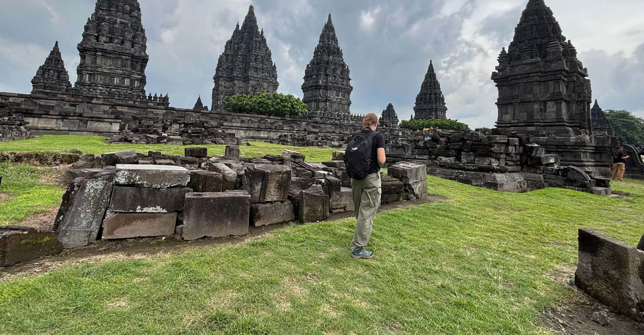Yogyakarta: Borobudur Sunrise Climb & Prambanan with Ticket photo 15