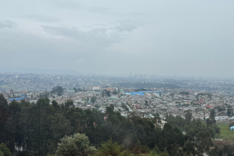 Addis Abeba: Töpferwaren, Markt und Kaffee-Tour mit MittagessenAddis Abeba: Töpfer-, Markt- und Kaffeetour mit Mittagessen