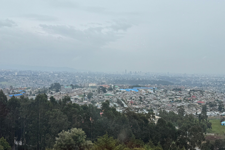 Addis Abeba: Töpferwaren, Markt und Kaffee-Tour mit MittagessenAddis Abeba: Töpfer-, Markt- und Kaffeetour mit Mittagessen