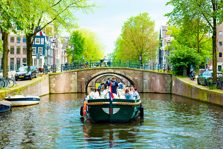 Amsterdam: Stylish Canal Cruise with a Beer, Wine or Soda