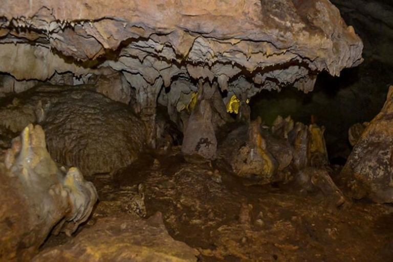 Z Tirany: piesza wycieczka do jaskini Pellumbas i zamku Petrela