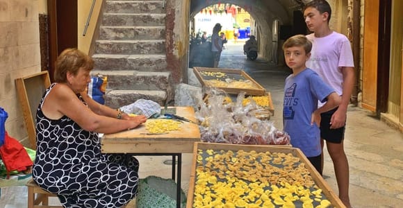From Polignano: Guided Tour through the Streets of Orecchiette in Bari