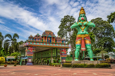 Kuala Lumpur: Batu Caves, Kanching, Ramayana & Batik Tour