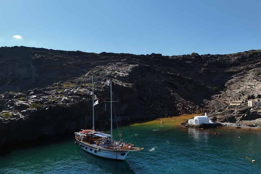 Santorini: Bootstour zu Vulkan und heißen Quellen. Foto: GetYourGuide