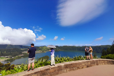 Ponta Delgada: Sete Cidades Volcano – Blue &amp; Green LakeShore Excursion: Sete Cidades – The Blue &amp; Green Lake Marvel