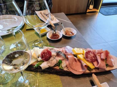 Catania: Etna South Wine & Sicilian Food Tour of 2 Wineries