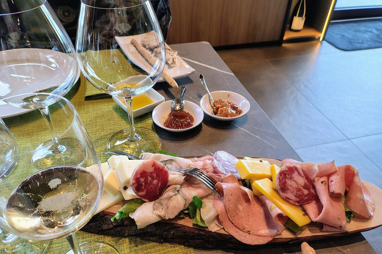 جولة برونتي للفستق ونبيذ إتنا