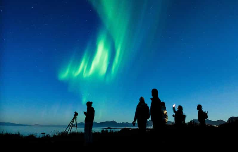 Svolvær: Wycieczka z gorącymi napojami i zdjęciami zorzy polarnej