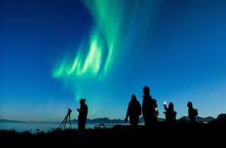 Svolvær: Nordlicht-Tour mit heißen Getränken und Fotos