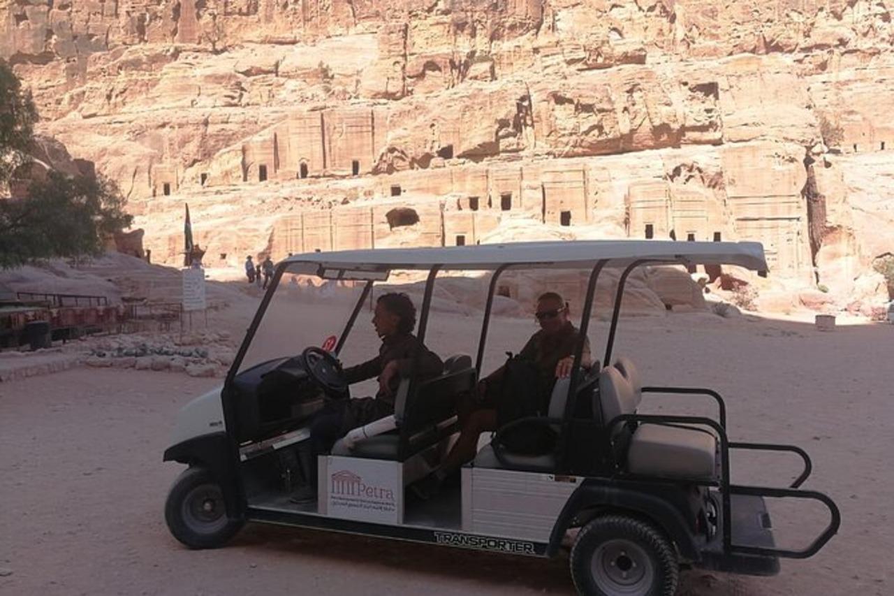 Geführte Tour mit dem Golfcart durch Petra mit Hoteltransfer.