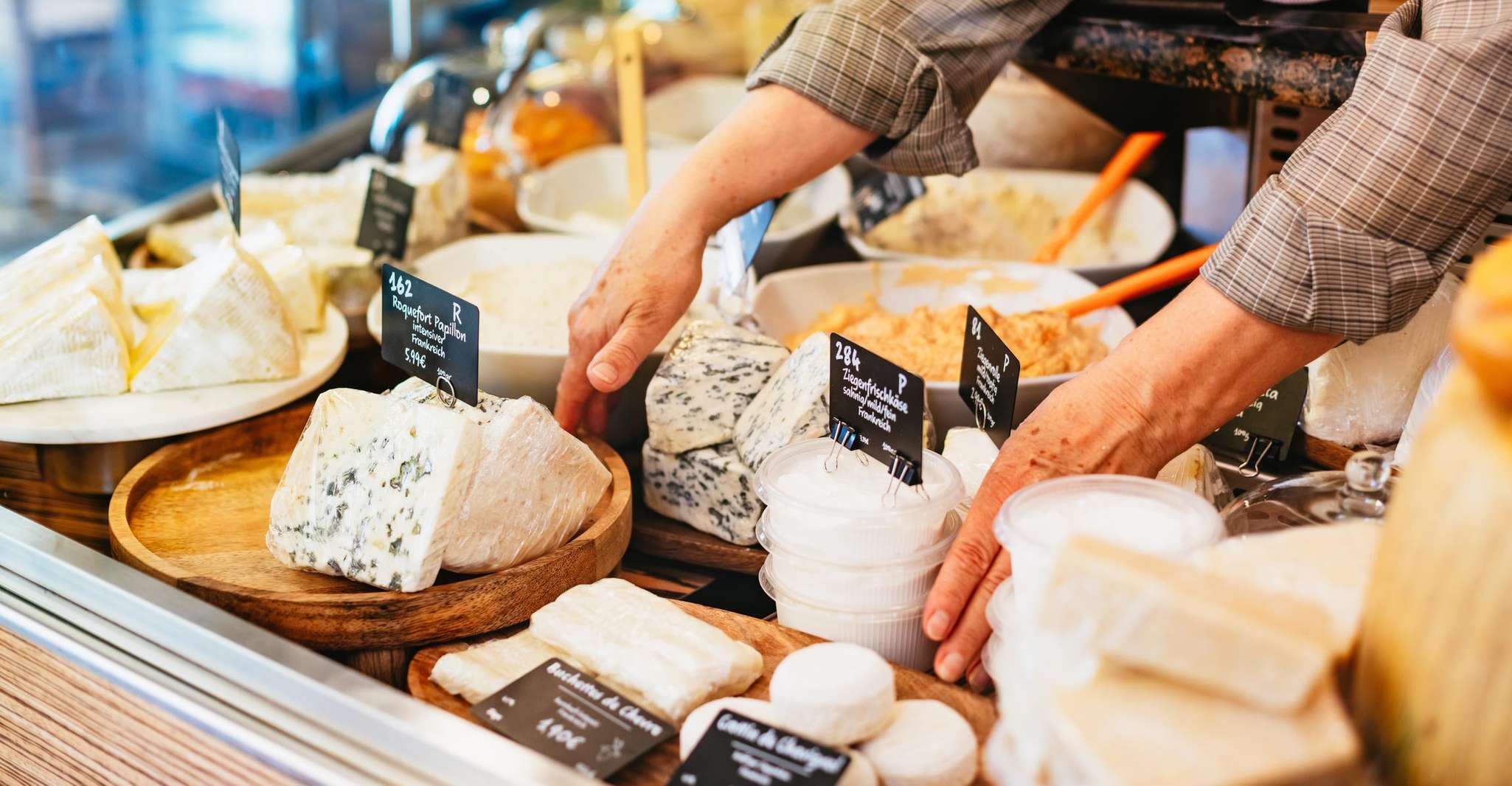 Munich, Viktualienmarkt Gourmet Food Tour - Housity